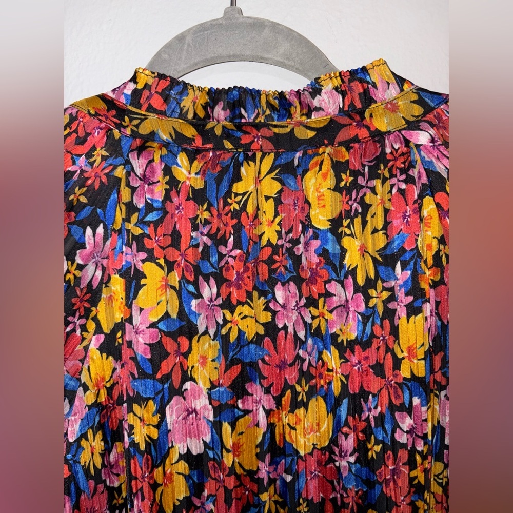 SKIES ARE BLUE Vibrant Floral Blouse Size Medium - Picture 10 of 13